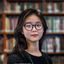 用户吴同学头像，大学生模样，戴眼镜，背景为图书馆书架
